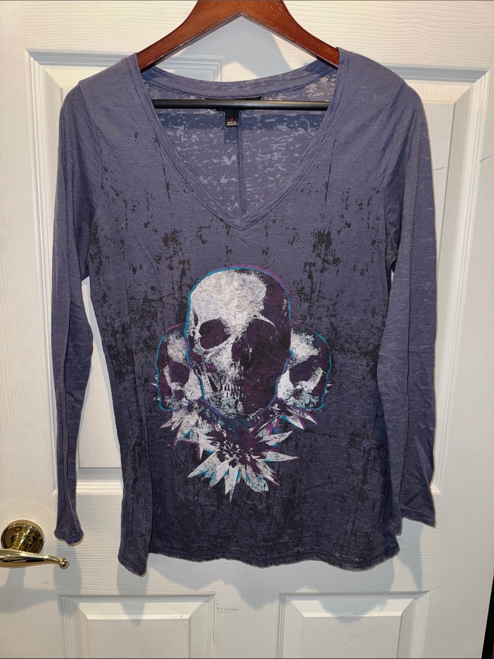 Women’s Rock & Republic Long-Sleeve V-Neck Skull Graphic Top